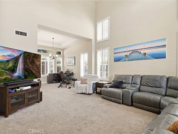 5th image of 18 Ledgewood Dr