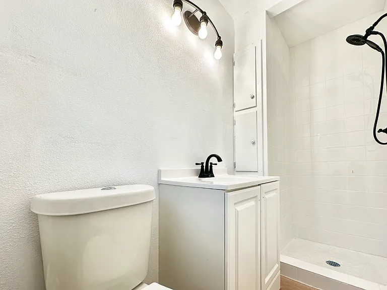 2711 Hemphill Park — Photo 6