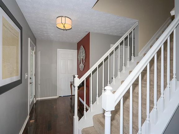 3rd image of 8 Waterbury Pl
