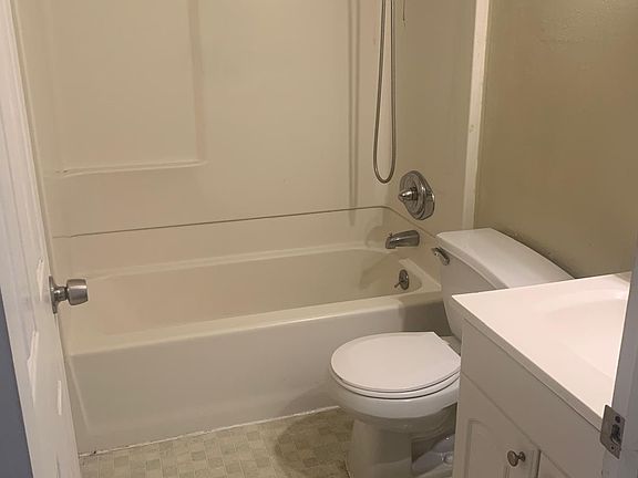 3rd image of 902 Gilchrist Walkway APT 1