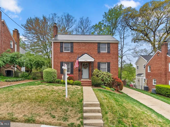 1064 N Montana St, Arlington, VA 22205