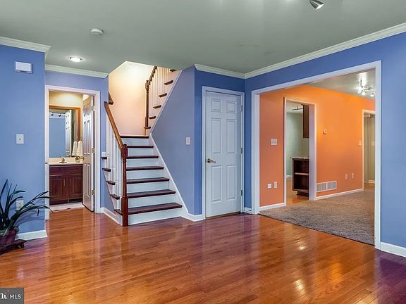 5th image of 5275 Winthrop Ave