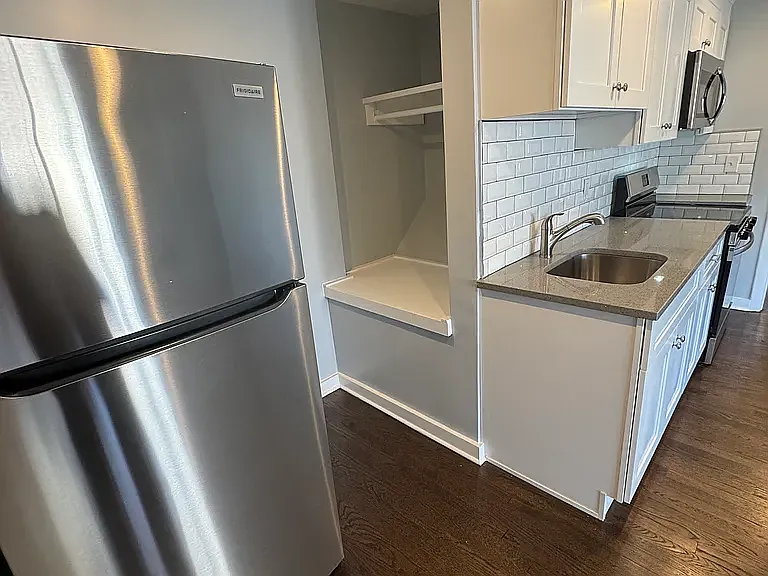 353 Edgewood Ave #R2 — Photo 5