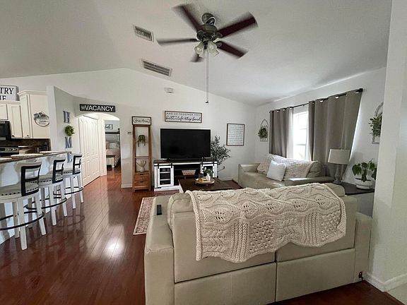 5th image of 3897 NW 22nd Avenue