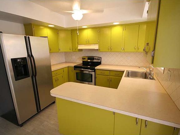 3rd image of 471 SE 1st Ave