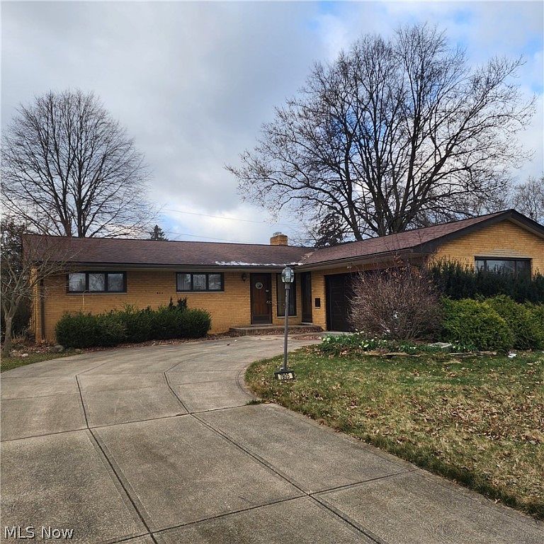 7805 Selwick Dr, Parma, OH 44129 Zillow