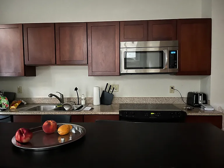 212 W Franklin St #104 — Photo 5