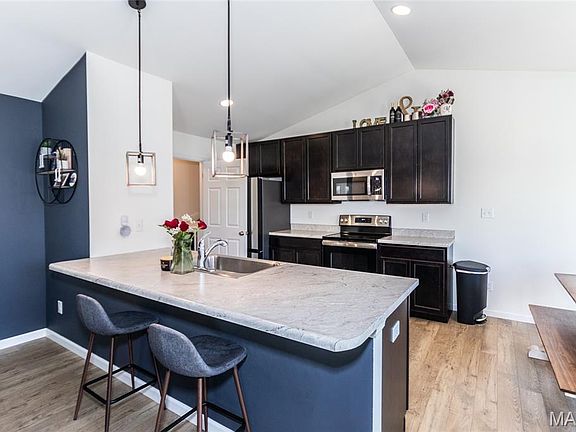 5th image of 187 Prairie Wind Dr