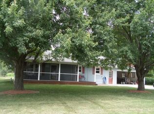 3019 E Washington Rd, Casey, IL 62420