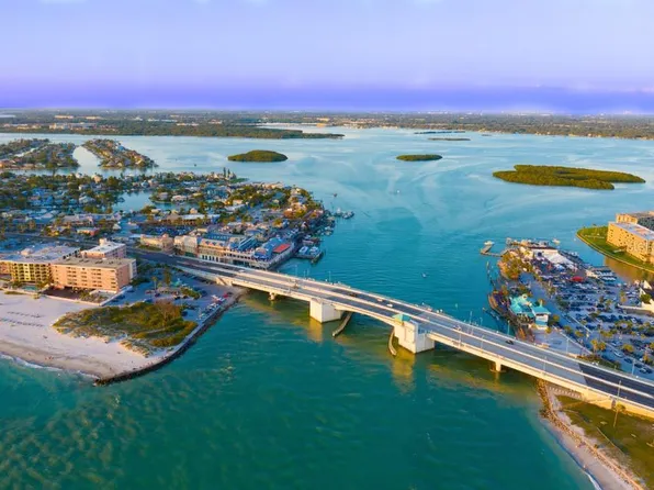 156 146th Ave E #B, Saint Petersburg, FL 33708