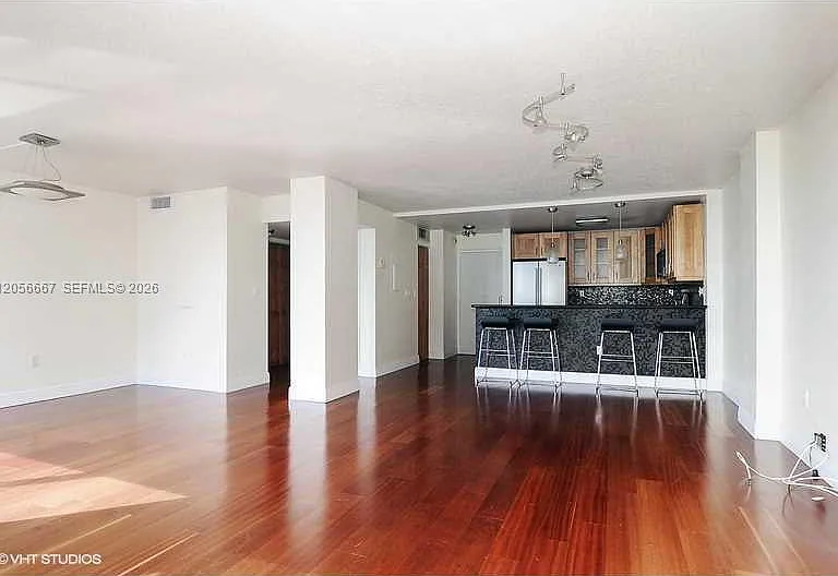 600 NE 36th St #1817 — Photo 2