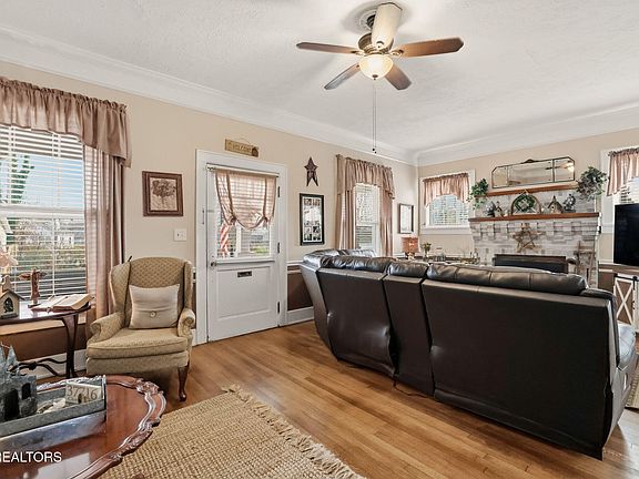 5th image of 518 N Main St