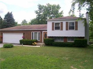 2091 Holiday Dr, Swanton, OH 43558
