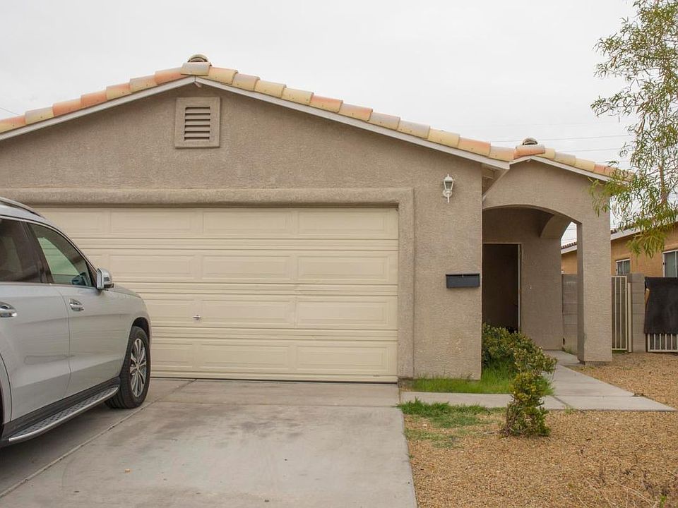 Garage & Driveway
