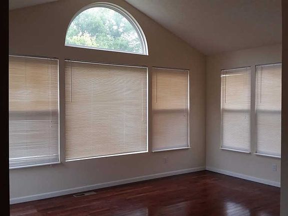 3rd image of 6787 Summer Field Dr