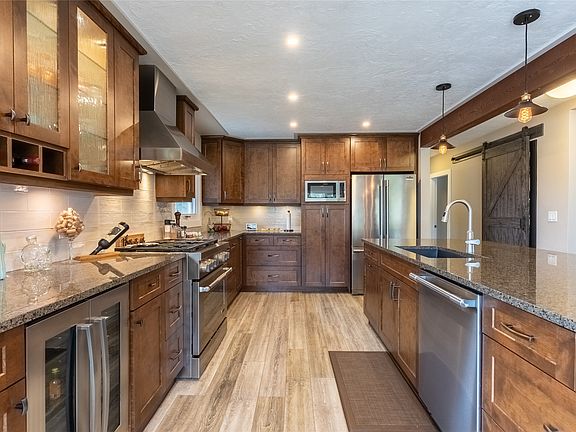 3rd image of 725 Yates Rd