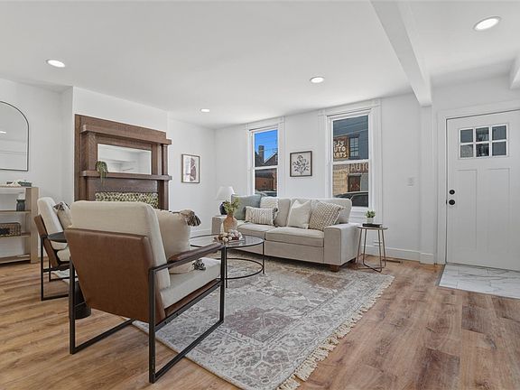4th image of 902 James St