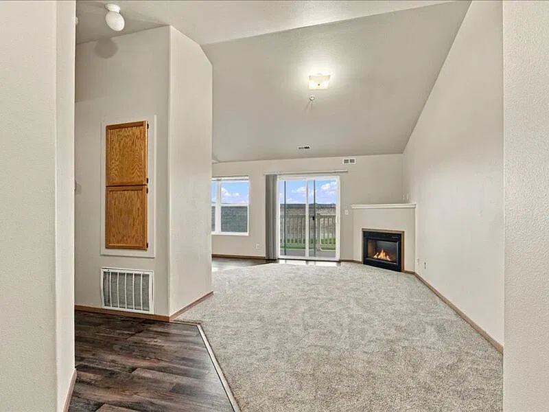 2 bed, 2.0 bath, 938 sqft, $1,350 — Photo 3