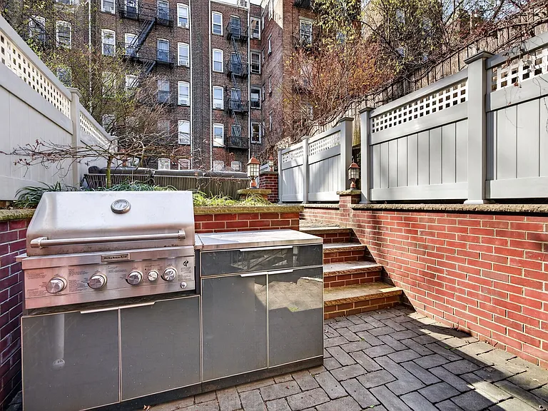 926 Park Ave — Photo 41