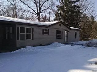 1870 Peppermill Rd, Lapeer, MI 48446