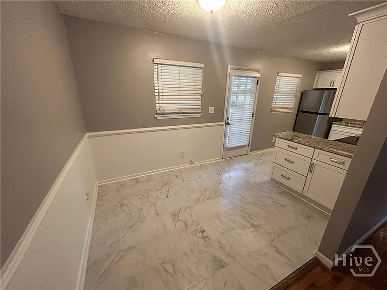 1020 Tuxedo Ln — Photo 9