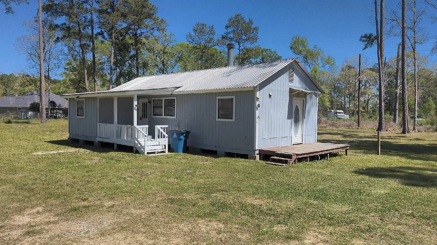 3 bed, 1.0 bath, 928 sqft, $1,475 — Photo 1