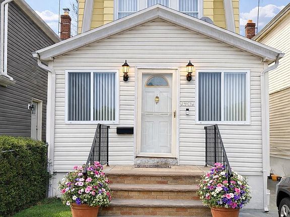 2nd image of 9309 Vanderveer Street