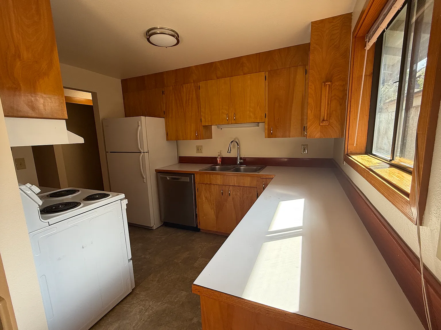 2 bed, 900 sqft, $2,100 — Photo 4