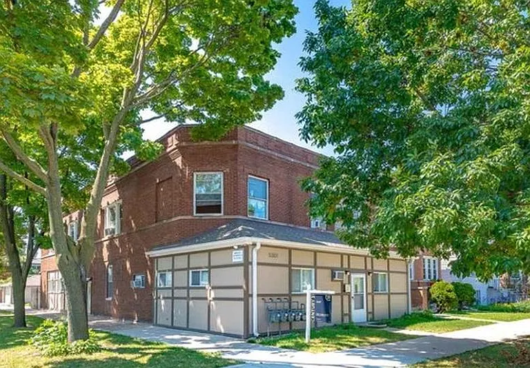 5301 W Newport Ave #2R — Photo 1