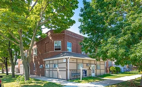 5301 W Newport Ave #2R Photo 1 5301 W Newport Ave #2R Photo 1