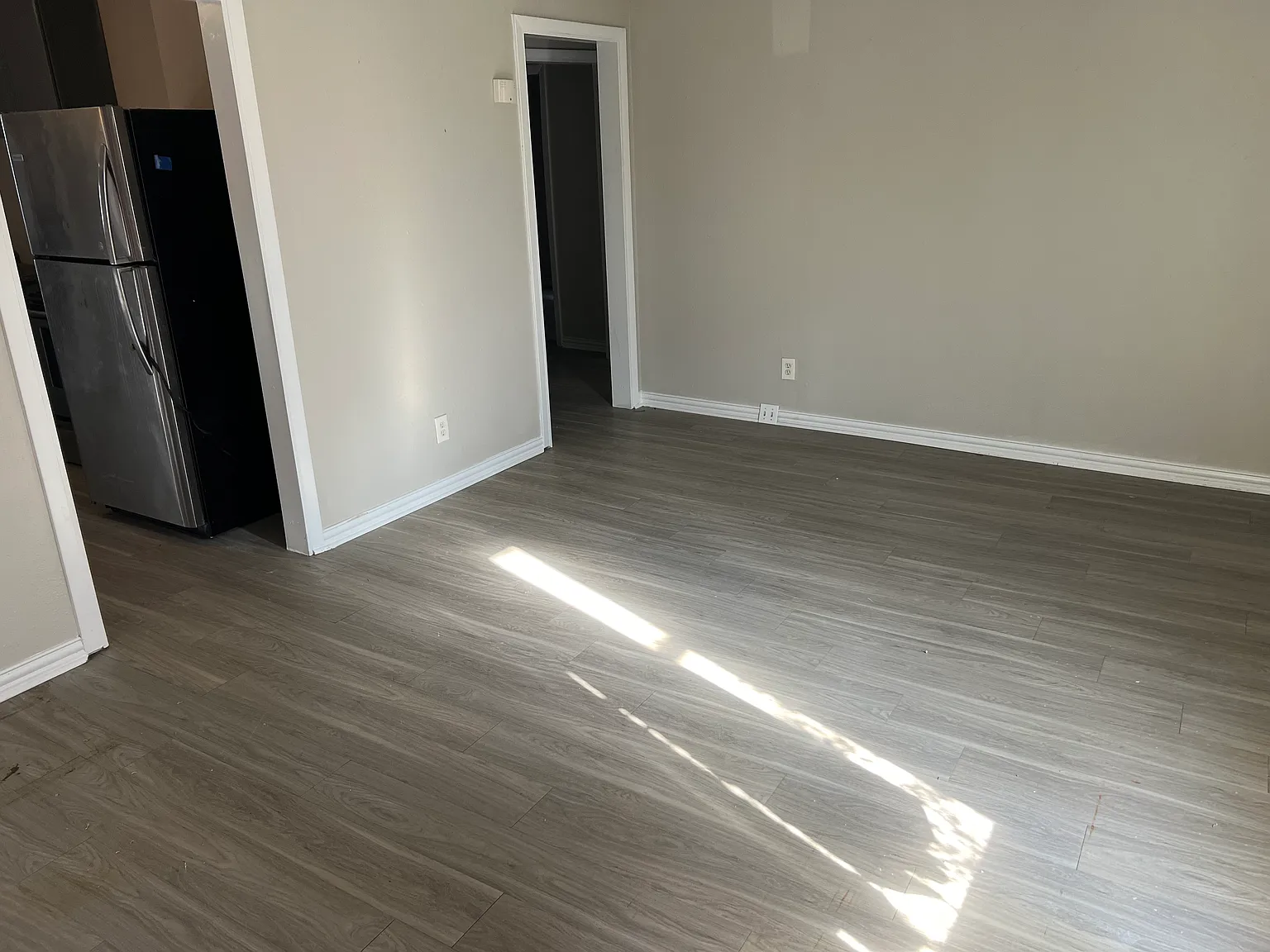 2715 Moffatt Ave — Photo 4