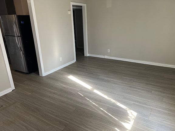 4th image of 2715 Moffatt Ave