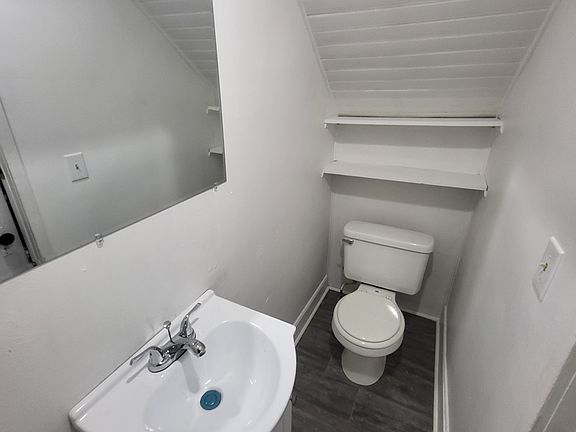 first floor 1/2 bathroom