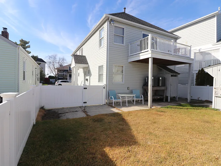 411 N Vendome Ave — Photo 27
