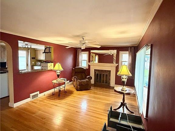 5th image of 105 Burgess Ave