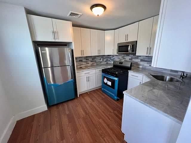 1st image of 3551 E Tremont Ave
