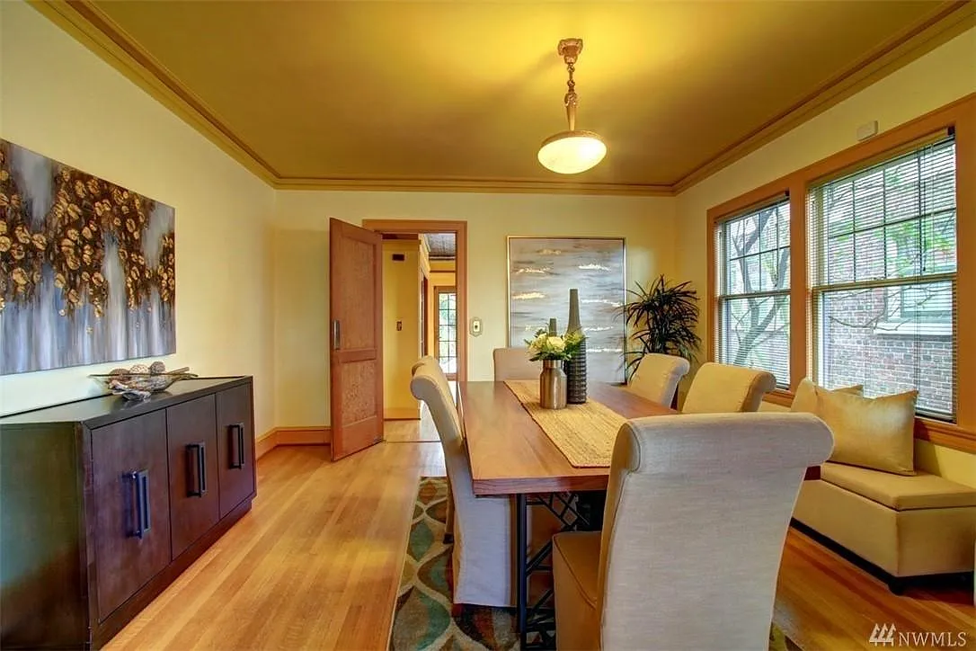 9 bed, 3.5 bath, 3900 sqft, $12,100 — Photo 4