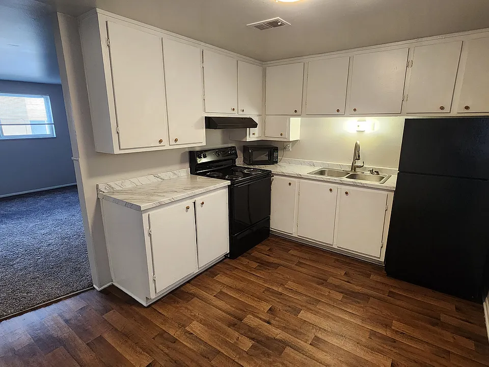 2932 Eliot Cir #4