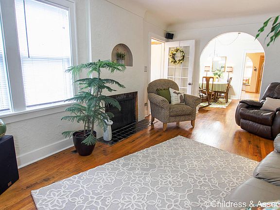 3rd image of 1850 Giddings Ave SE