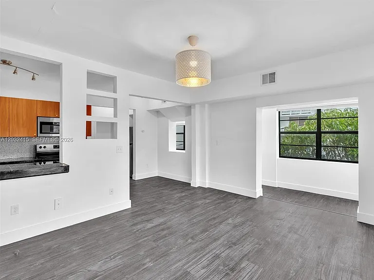 934 Michigan Ave #305 — Photo 5