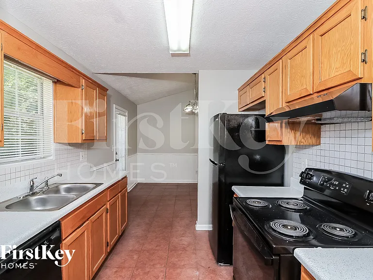 3818 Clarendon Pl — Photo 7