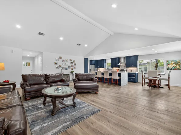 2210 Creek Rd, Brookshire, TX 77423