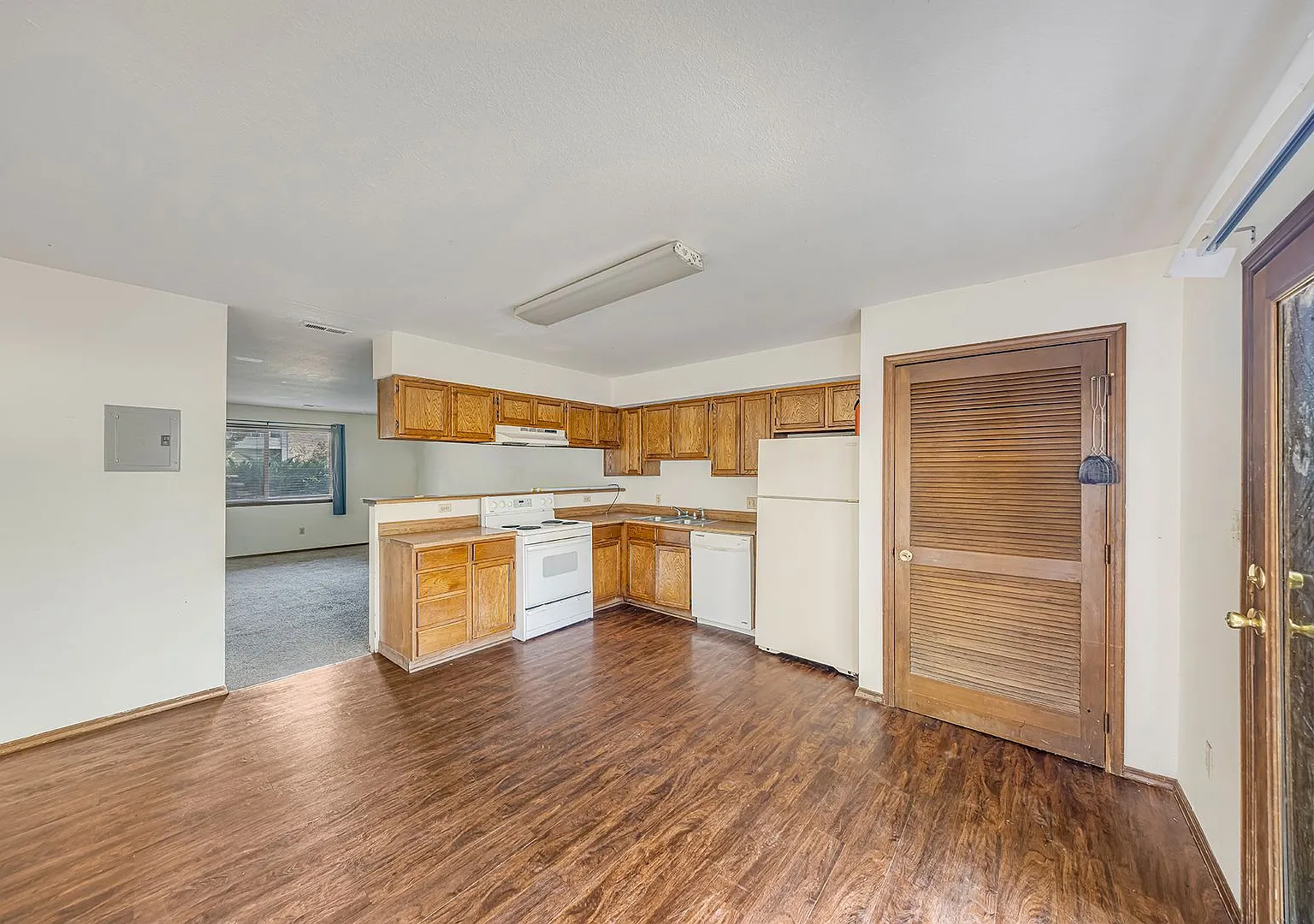 489 32 Road Apartments — Photo 4