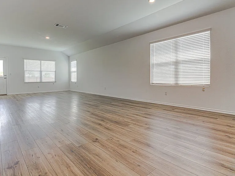 361 Madrid St — Photo 3