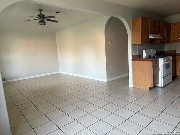 4th image of 2415 Wescott Ave