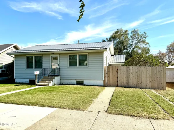 1012 7th Ave W, Williston, ND 58801