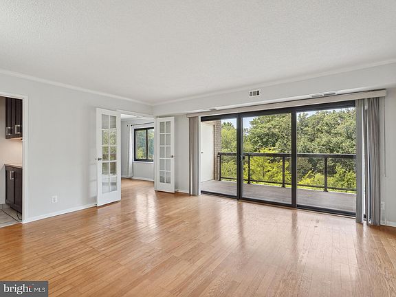 5th image of 205 Yoakum Pkwy Unit 620