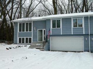 1390 Lakeside Cir, Eagan, MN 55123