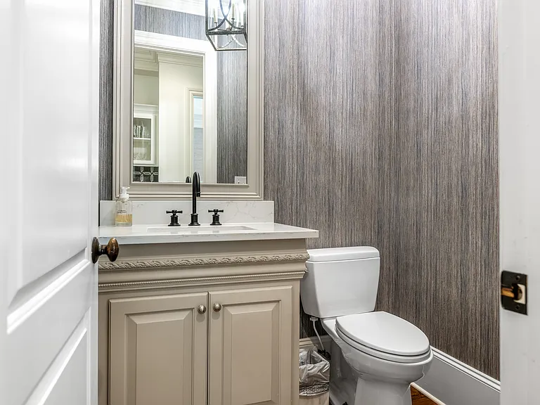 5910 Saint John Ln — Photo 45
