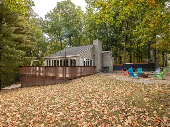 319 Parkway Dr, Attica, MI 48412